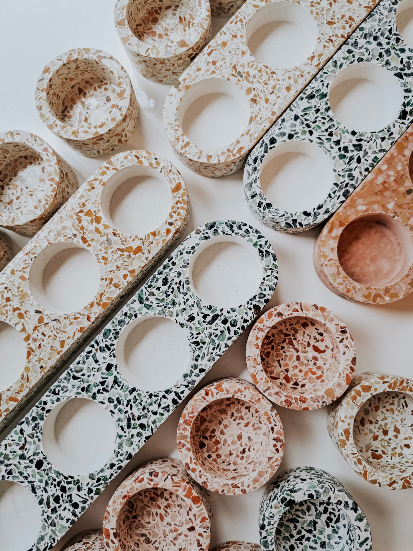 Long tealight holder 